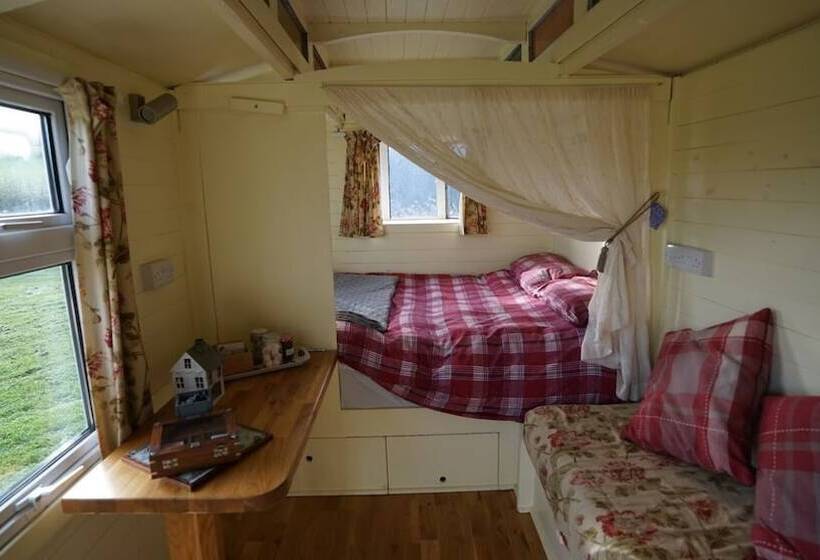 Showman S Hut @ Westcote