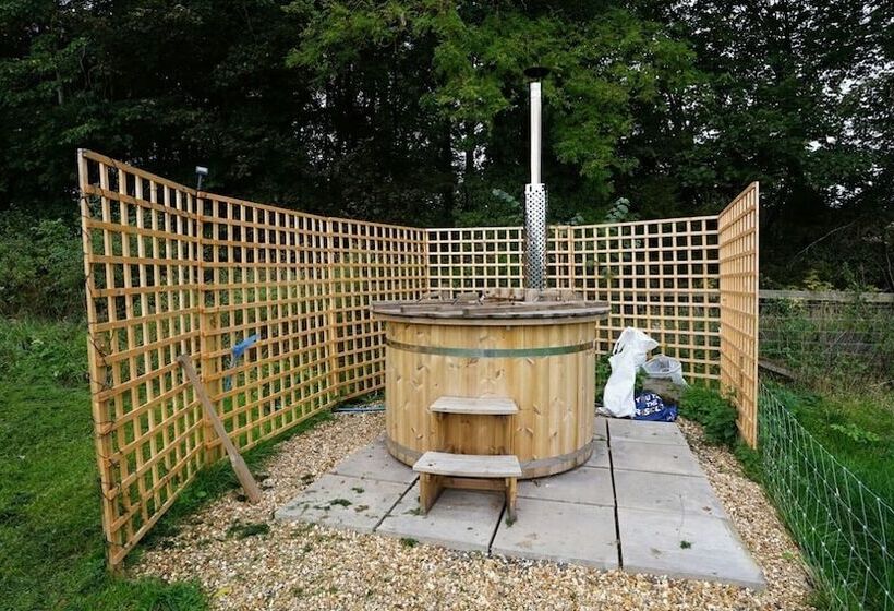 Showman S Hut @ Westcote