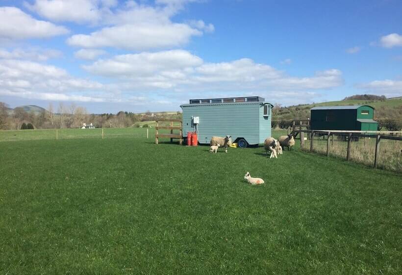 Showman S Hut @ Westcote