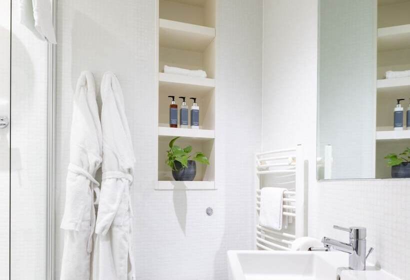 Staying Cool At  Rotunda