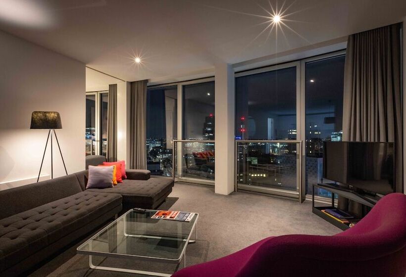 Staying Cool At  Rotunda