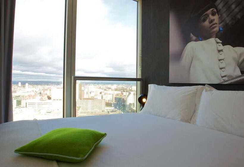 Staying Cool At  Rotunda