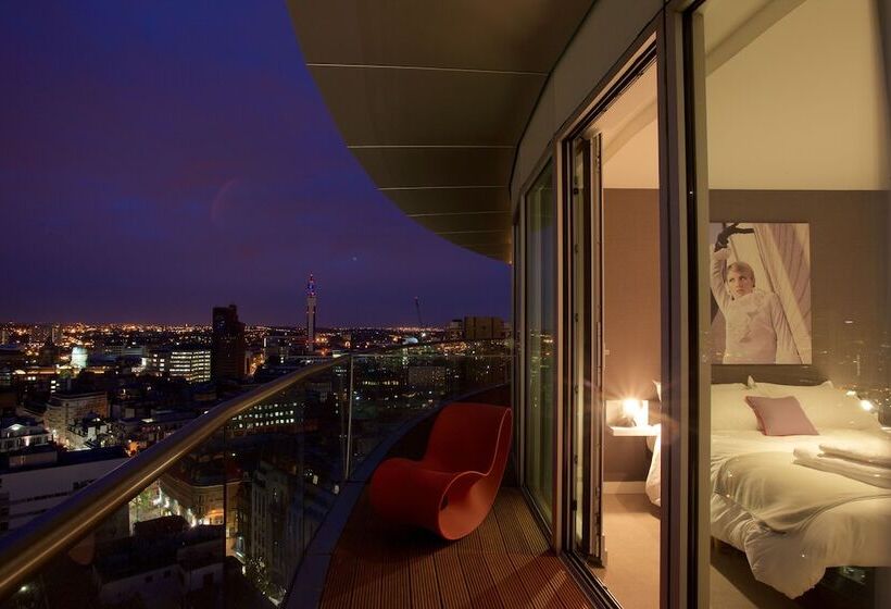 Staying Cool At  Rotunda