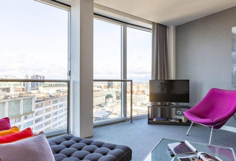 Staying Cool At  Rotunda