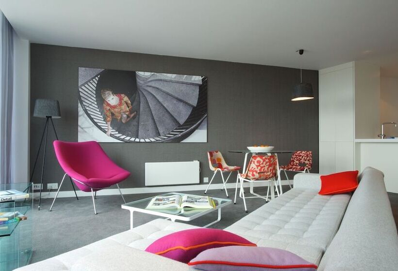 Staying Cool At  Rotunda