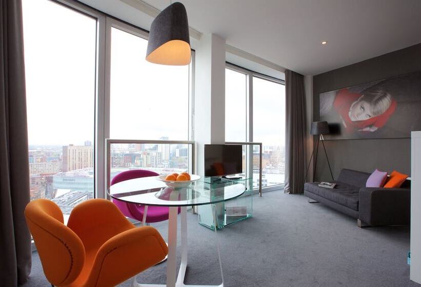 Staying Cool At  Rotunda