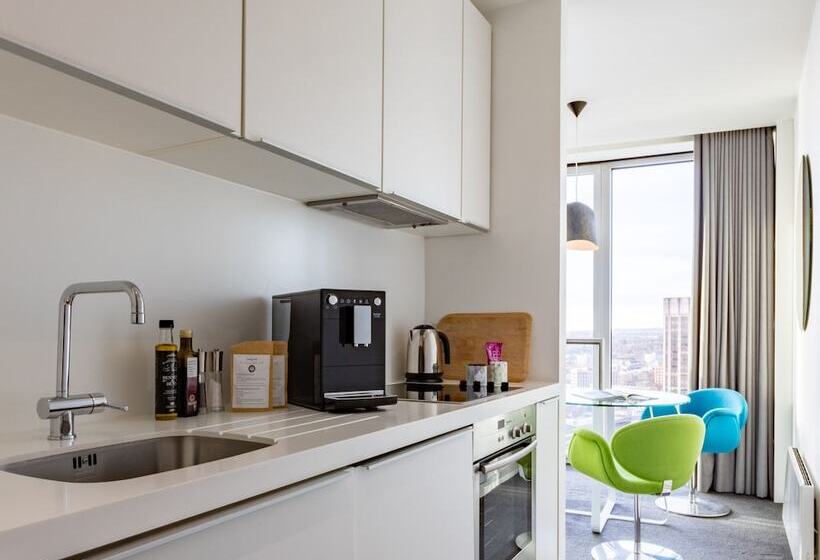 Staying Cool At  Rotunda