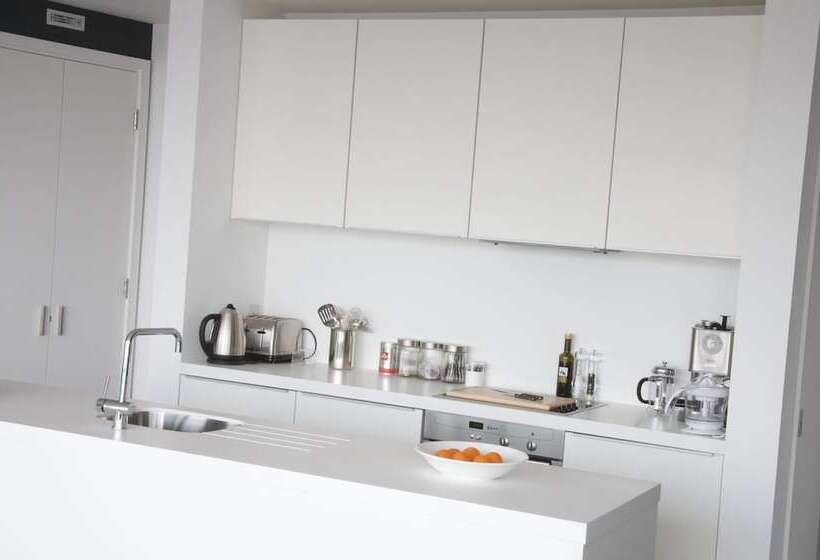 Staying Cool At  Rotunda