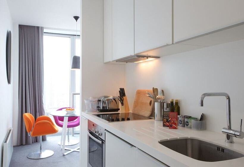 Staying Cool At  Rotunda