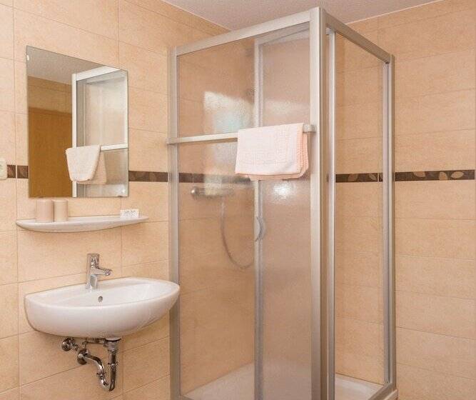 Appartementhaus Pension Und Café König