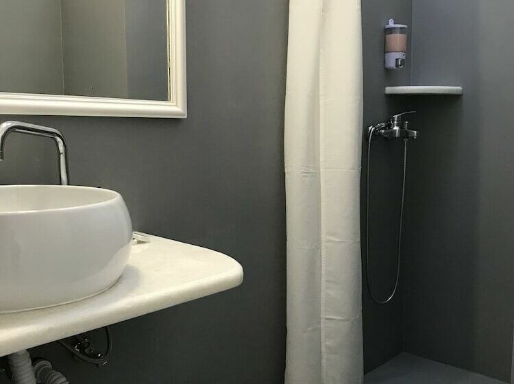 فندق Anezina Village