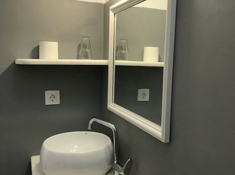 فندق Anezina Village