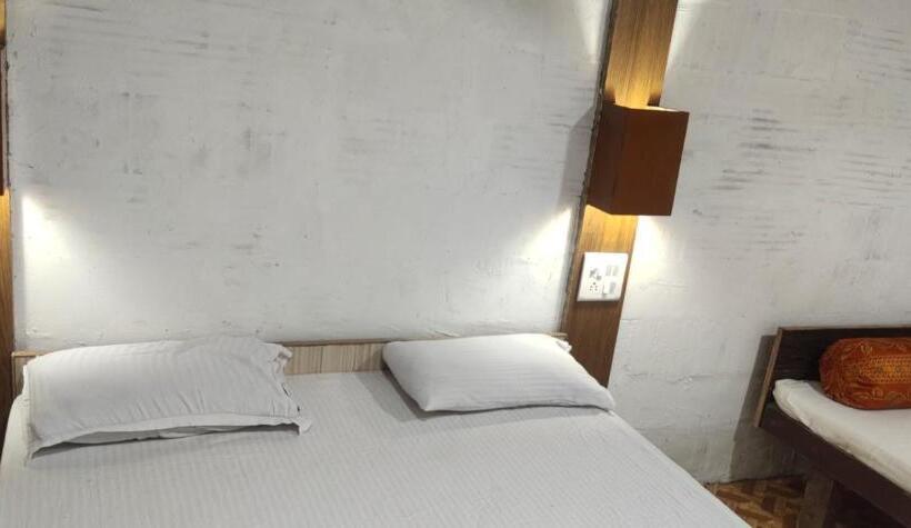 호텔 Bungalow Resort Panorama Matheran