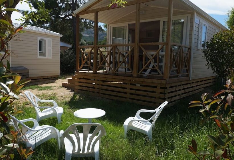 Отель Camping Les Castors