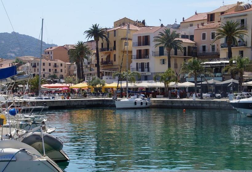 Отель Camping Les Castors