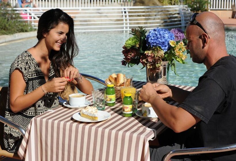 Отель Camping Les Castors