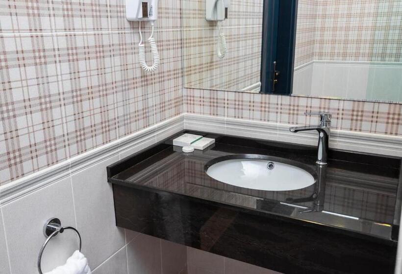 هتل Macara Lake Park