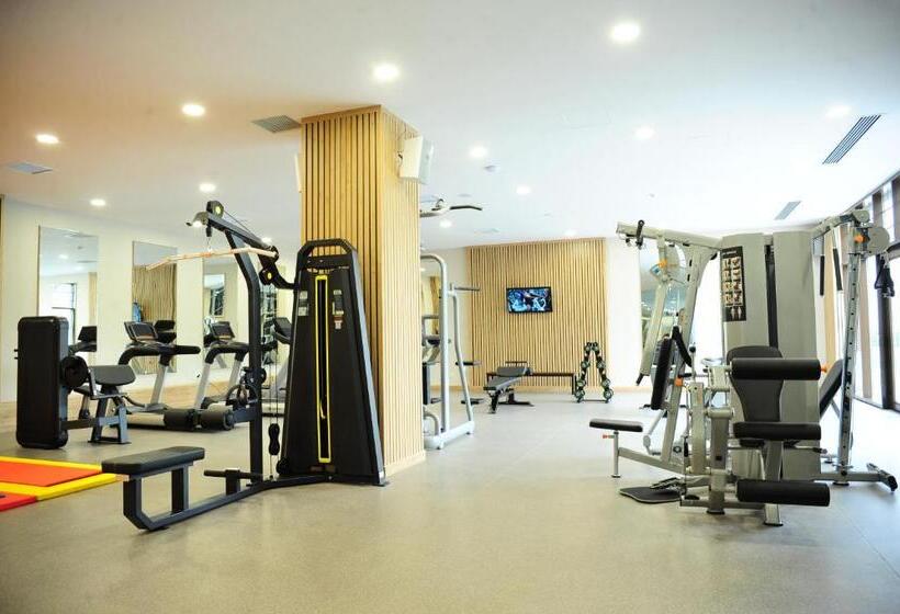 هتل Macara Lake Park