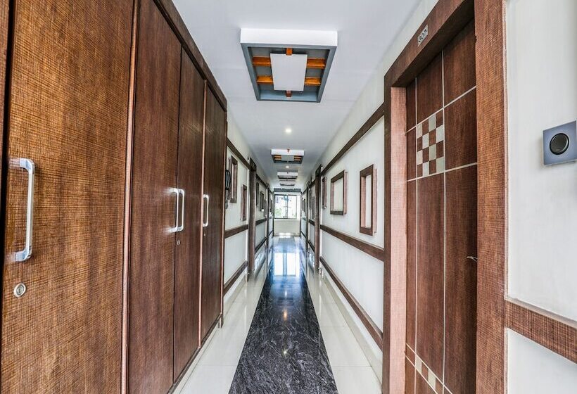 Отель Madhura Inn By Oyo