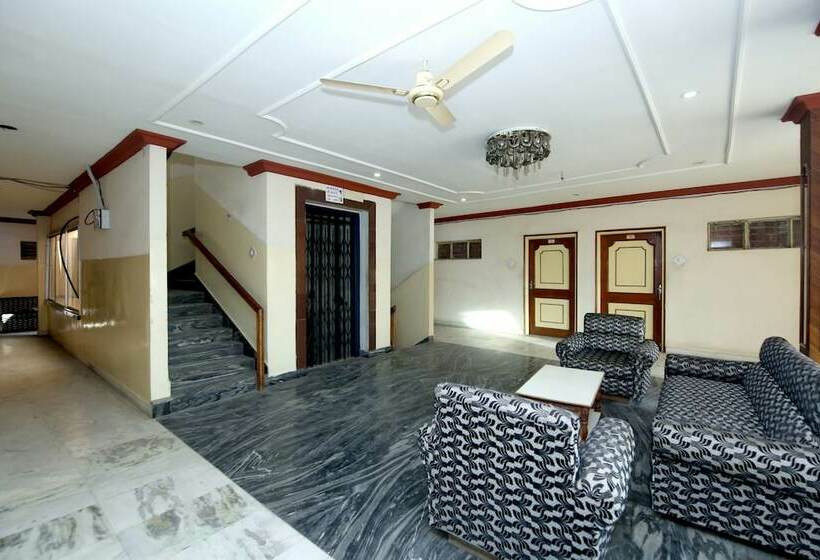 فندق Raja By Oyo Rooms