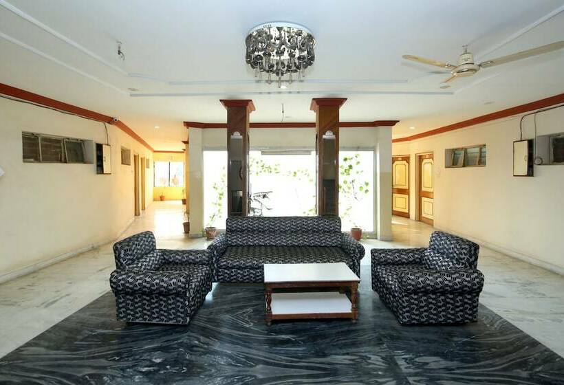 فندق Raja By Oyo Rooms