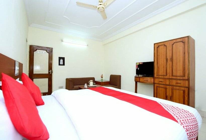 ホテル Raja By Oyo Rooms