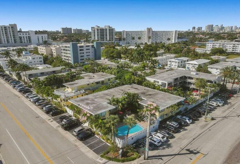 בית מלון כפרי The Worthington Resorts   Clothing Optional   Men Only   Solo Hombres