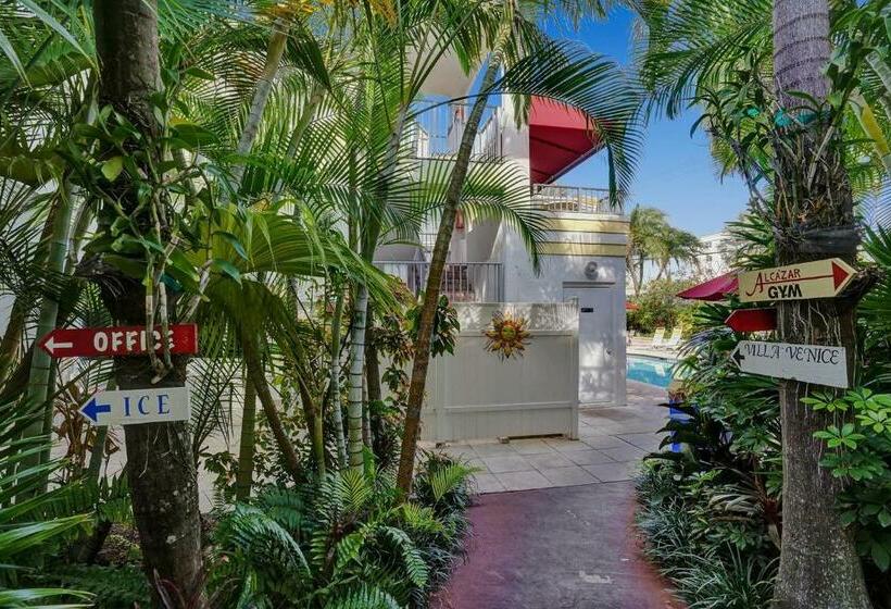 בית מלון כפרי The Worthington Resorts   Clothing Optional   Men Only   Solo Hombres