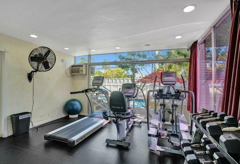 בית מלון כפרי The Worthington Resorts   Clothing Optional   Men Only   Solo Hombres