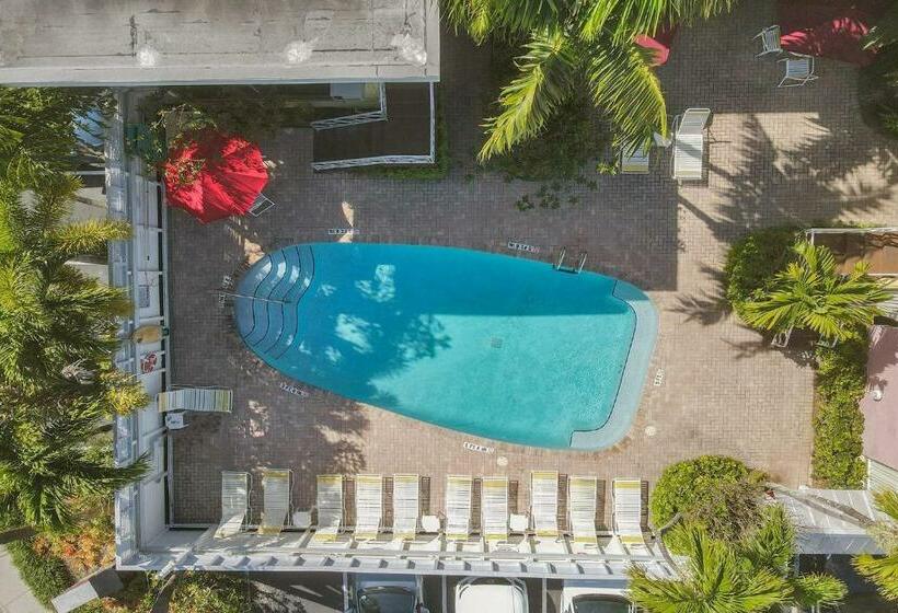 בית מלון כפרי The Worthington Resorts   Clothing Optional   Men Only   Solo Hombres