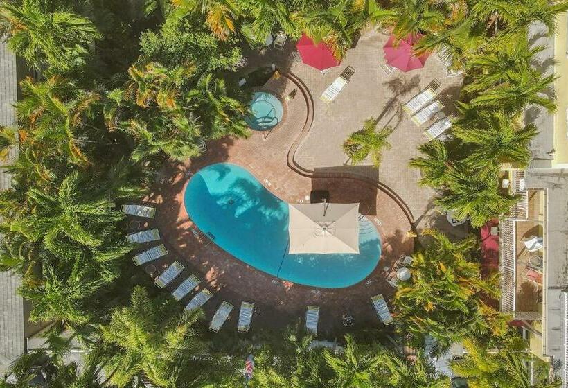 בית מלון כפרי The Worthington Resorts   Clothing Optional   Men Only   Solo Hombres