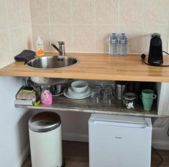 פנסיון Evy S Garden House