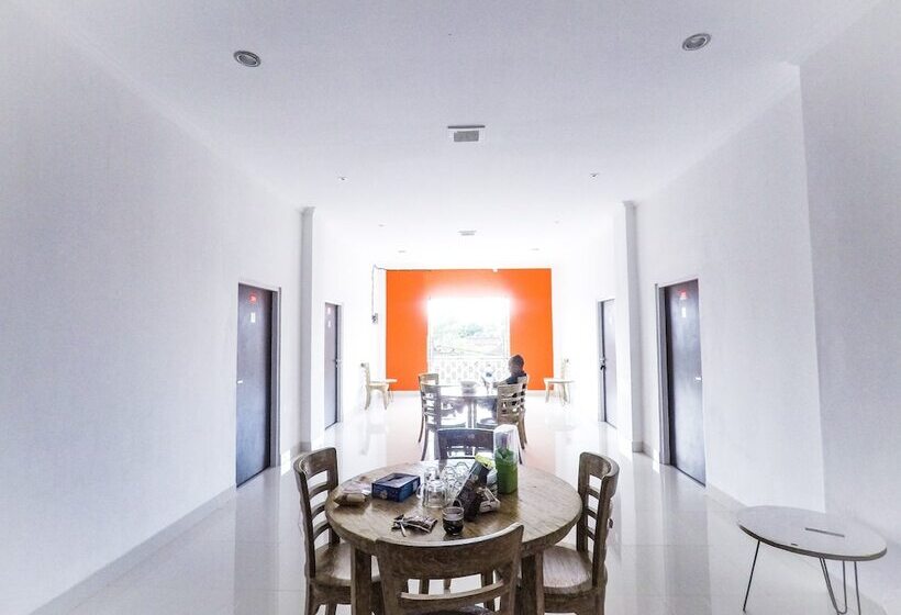 פנסיון Florent Guest House