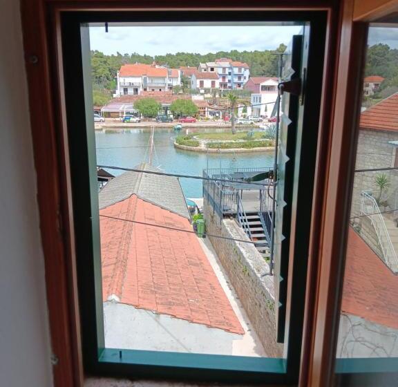 פנסיון Guest House Lucijo