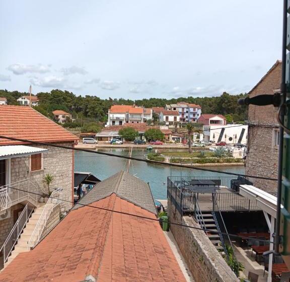 פנסיון Guest House Lucijo