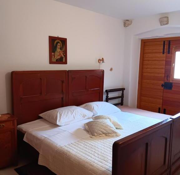 פנסיון Guest House Lucijo