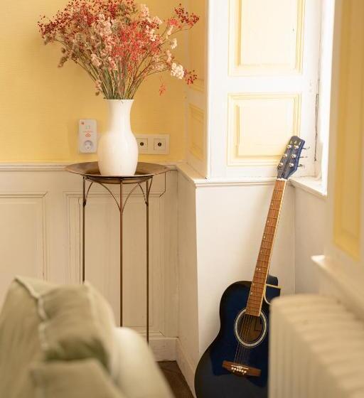 Пансион L Escapade Place Voltaire