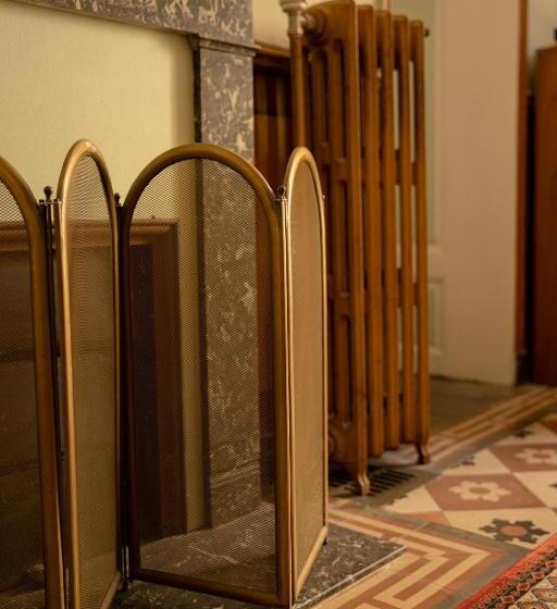 Пансион L Escapade Place Voltaire