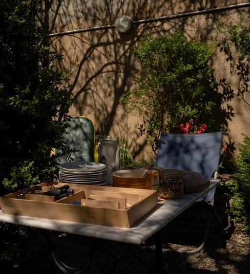 Пансион L Escapade Place Voltaire