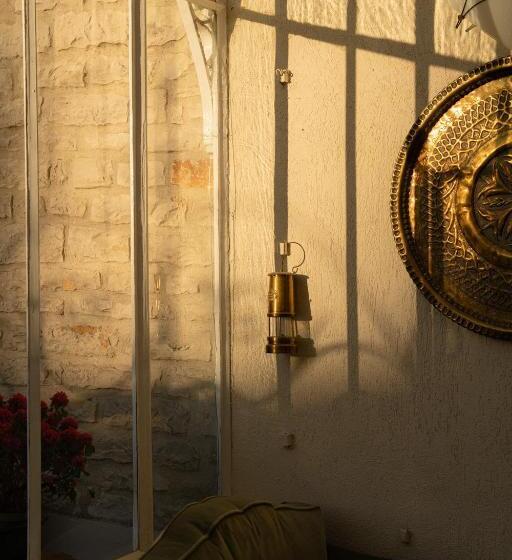 Пансион L Escapade Place Voltaire