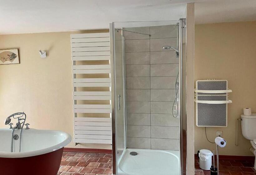 Пансион L Escapade Place Voltaire