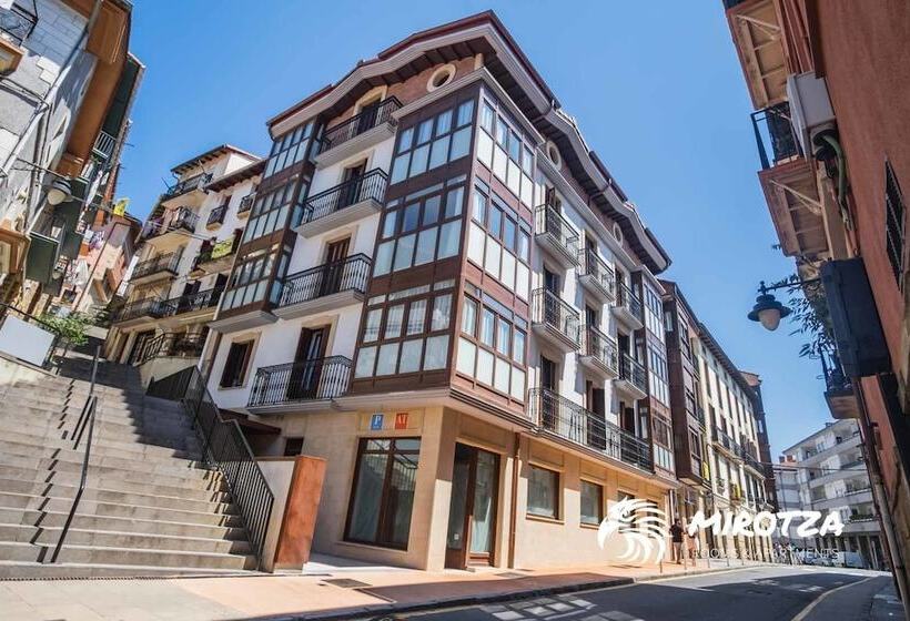 פנסיון Mirotzas And Apartments