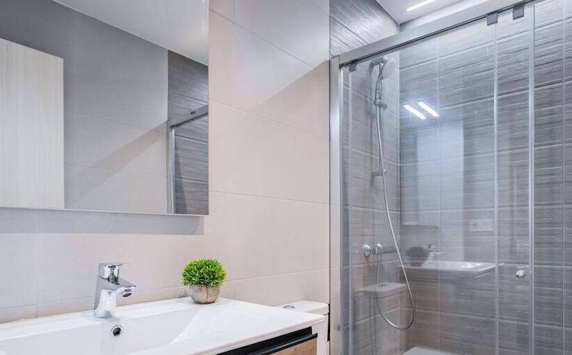 פנסיון Mirotzas And Apartments