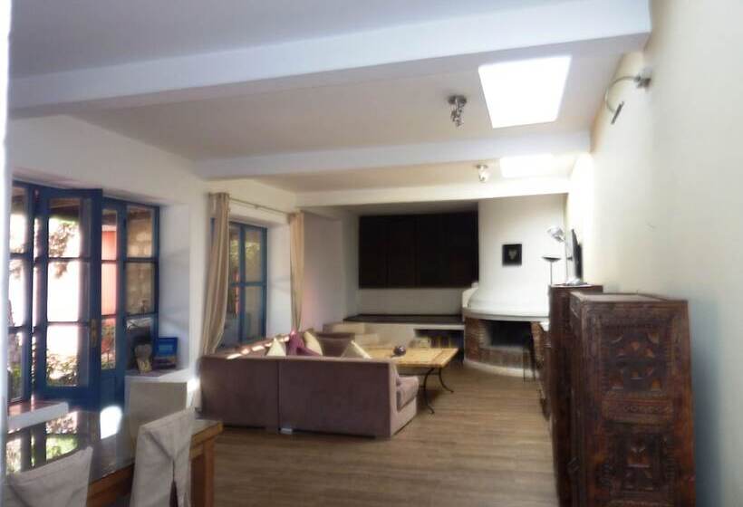 پانسیون Welcome To Grenadine