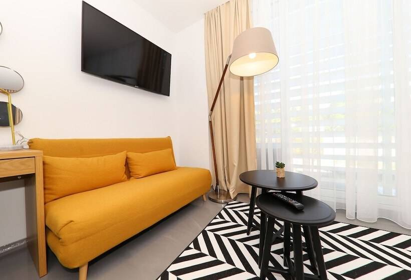 펜션 White Rooms Zadar 345