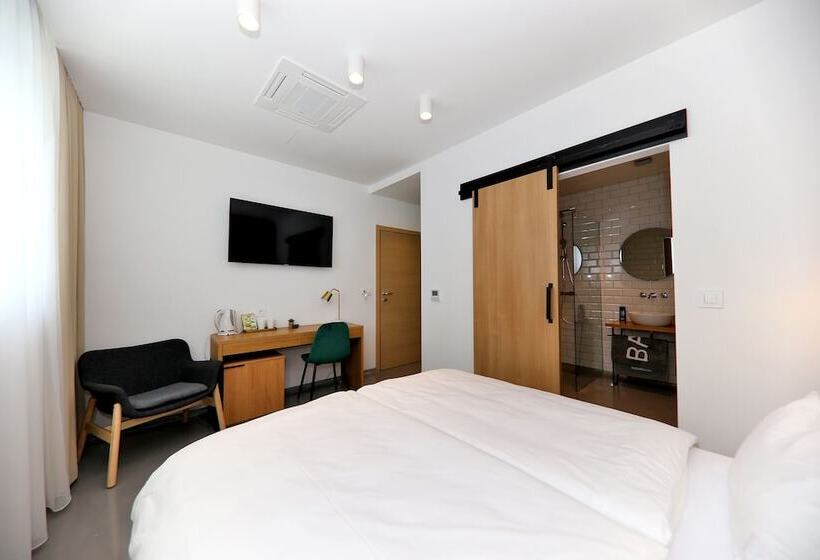 펜션 White Rooms Zadar 345