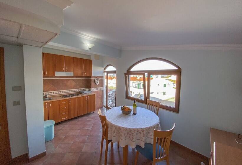 Apartments And Rooms Levantin Inn