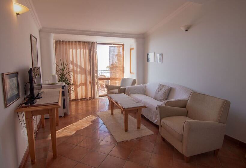 Apartments And Rooms Levantin Inn