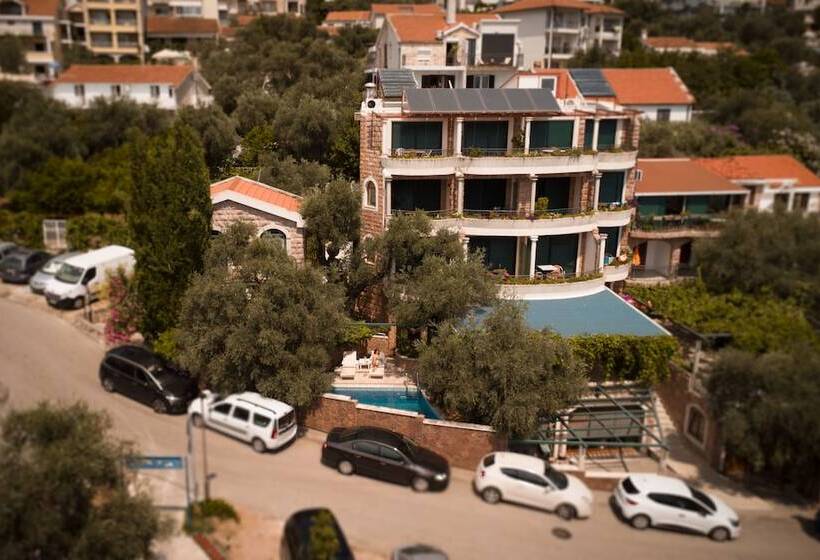 Apartments And Rooms Levantin Inn