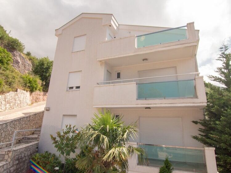 Apartments And Rooms Levantin Inn